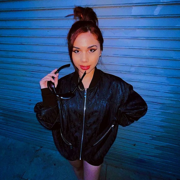 Posh Plug, Priscilla!🔌 Come Shop ALL Authentic Luxury Bags/Beauty Brands!!! 👜🫶🏼💄 - Picture 11 of 15